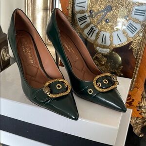 Kurt Geiger Size 8 US Green Stiletto Heels with Gold Buckle